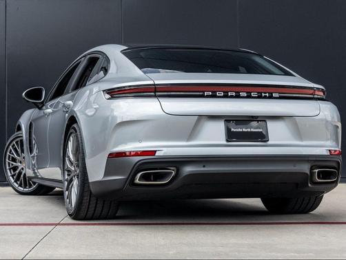 2025 Porsche Panamera 4