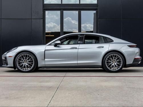 2025 Porsche Panamera 4