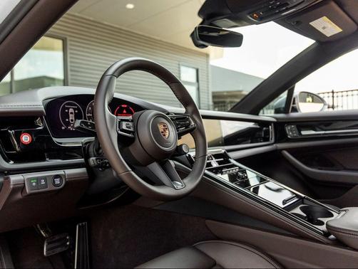 2025 Porsche Panamera 4