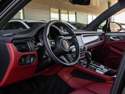 Jet Black Metallic 2026 Porsche Macan Macan