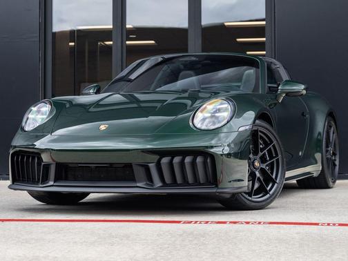 Oak Green Metallic Neo 2026 Porsche 911 Targa 4 GTS