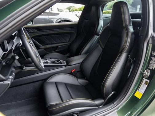 Oak Green Metallic Neo 2026 Porsche 911 Targa 4 GTS