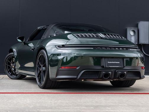 Oak Green Metallic Neo 2026 Porsche 911 Targa 4 GTS