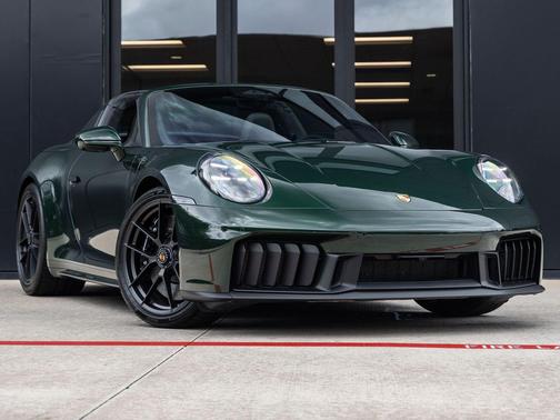 Oak Green Metallic Neo 2026 Porsche 911 Targa 4 GTS