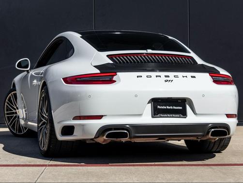 2018 Porsche 911 Carrera