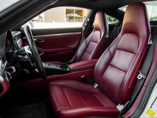 2018 Porsche 911 Carrera