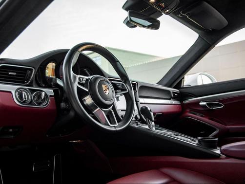 2018 Porsche 911 Carrera