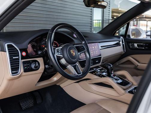Carrara White Metallic 2023 Porsche Cayenne Cayenne
