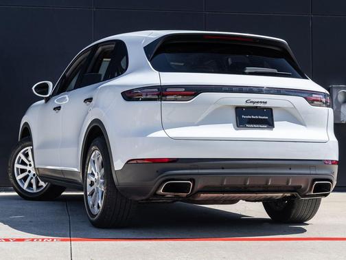 Carrara White Metallic 2023 Porsche Cayenne Cayenne