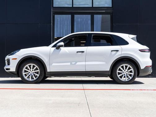 Carrara White Metallic 2023 Porsche Cayenne Cayenne
