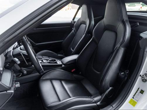 2022 Porsche 911 Carrera GTS