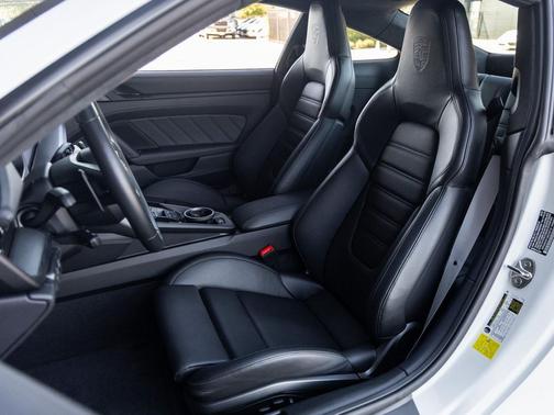 2025 Porsche 911 Carrera GTS