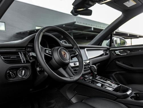 Chalk 2025 Porsche Macan Macan