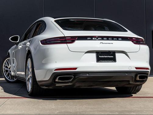 2018 Porsche Panamera 4