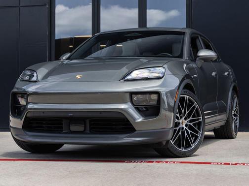 Aventurine Green Metallic 2025 Porsche Macan Macan Electric 4