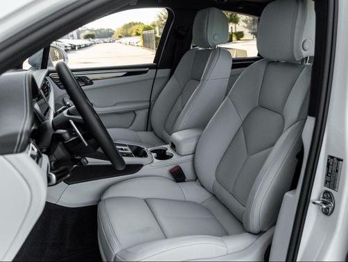 2026 Porsche Macan T