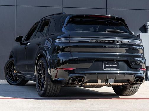 2025 Porsche Cayenne GTS
