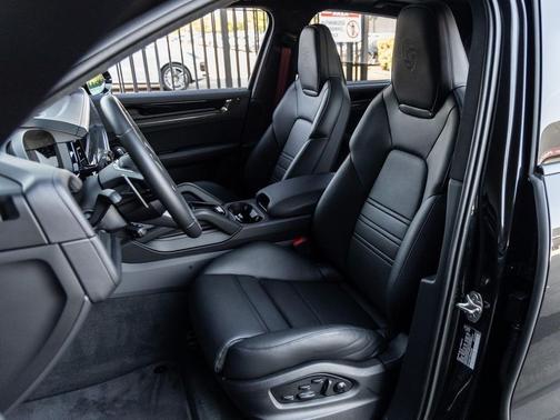 2025 Porsche Cayenne GTS