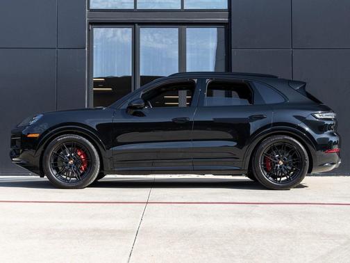 2025 Porsche Cayenne GTS