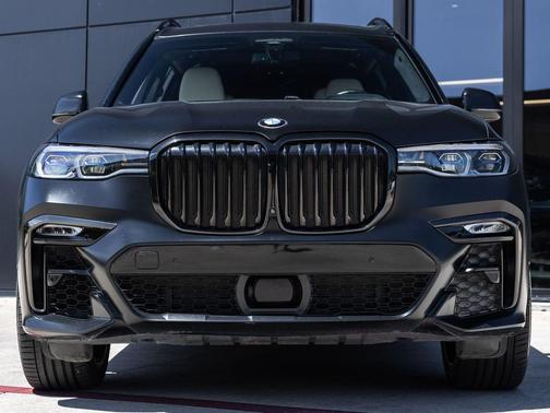 Matte Black Wrap 2021 BMW X7 M50i