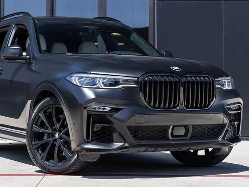 Matte Black Wrap 2021 BMW X7 M50i