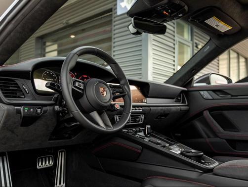 2025 Porsche 911 Carrera GTS