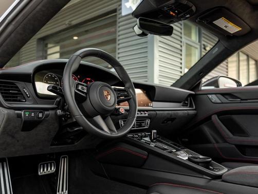 2025 Porsche 911 Carrera GTS