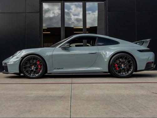 2025 Porsche 911 Carrera GTS
