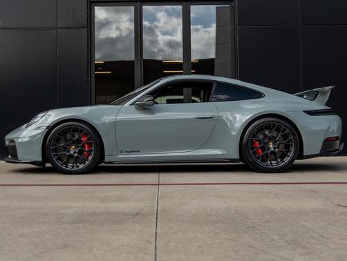 2025 Porsche 911 Carrera GTS