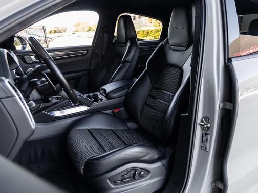2022 Porsche Cayenne Cayenne Turbo S E-Hybrid