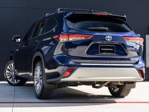 2021 Toyota Highlander Hybrid Platinum