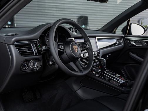 2025 Porsche Macan T