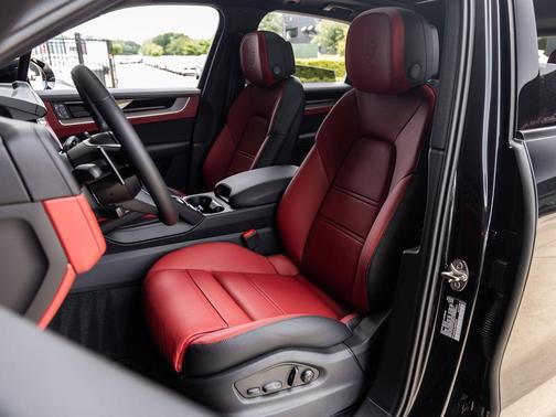 Chromite Black Metallic 2026 Porsche Cayenne Cayenne
