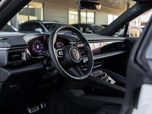 2025 Porsche Macan 4S