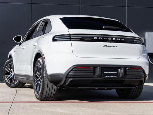 2025 Porsche Macan 4S