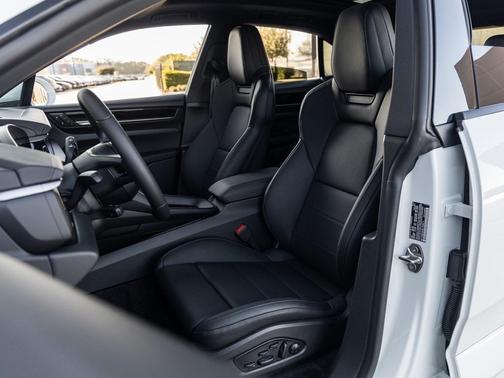 2025 Porsche Macan 4S