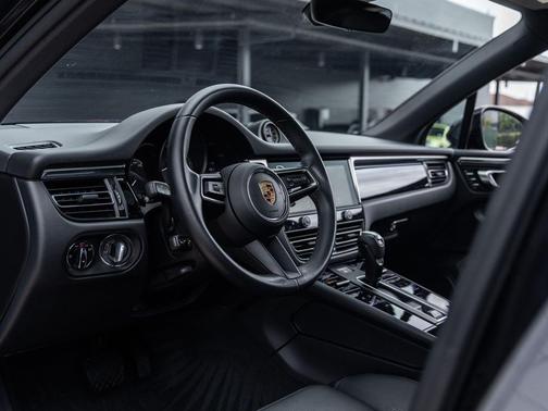 Jet Black Metallic 2023 Porsche Macan Macan