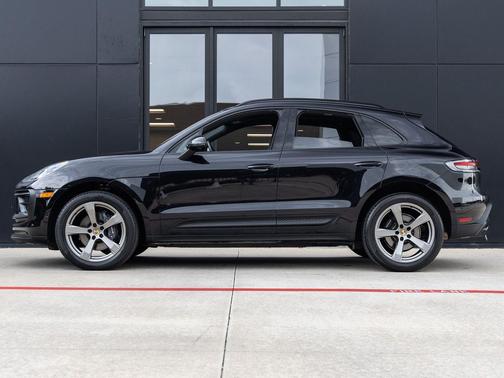 Jet Black Metallic 2023 Porsche Macan Macan