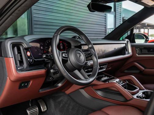 Chromite Black Metallic 2025 Porsche Cayenne Cayenne Turbo E-Hybrid