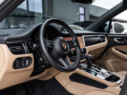 2025 Porsche Macan T