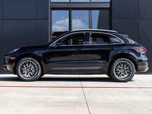 Black 2018 Porsche Macan Macan