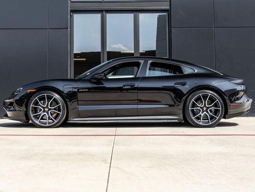 2025 Porsche Taycan 