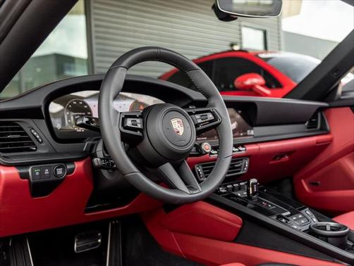 2025 Porsche 911 Carrera 4 GTS