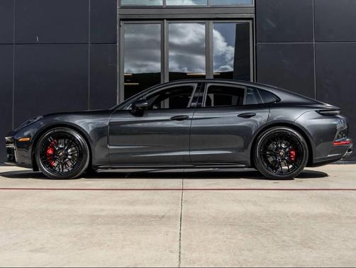 2026 Porsche Panamera GTS