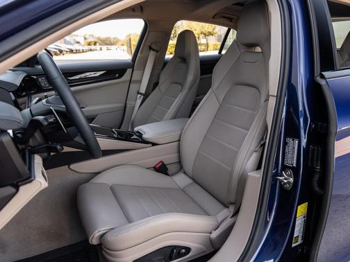 2025 Porsche Panamera 4