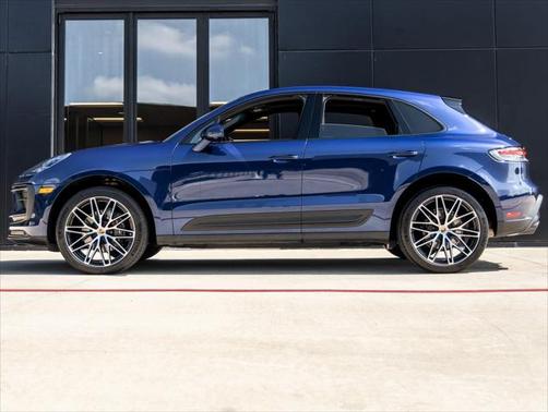 2023 Porsche Macan Base