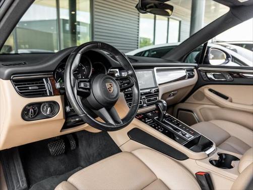 2023 Porsche Macan Base