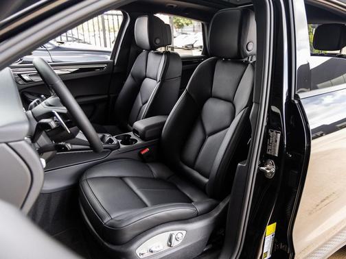2025 Porsche Macan T