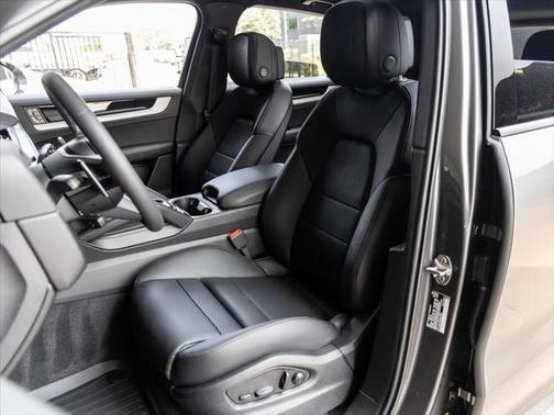 2025 Porsche Cayenne Base