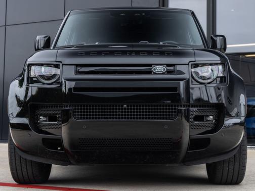 Santorini Black Metallic 2025 Land Rover Defender V8